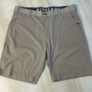 Vissla hybrid, walking short flat front 4 pocket with belt loops.Stay up zipper.